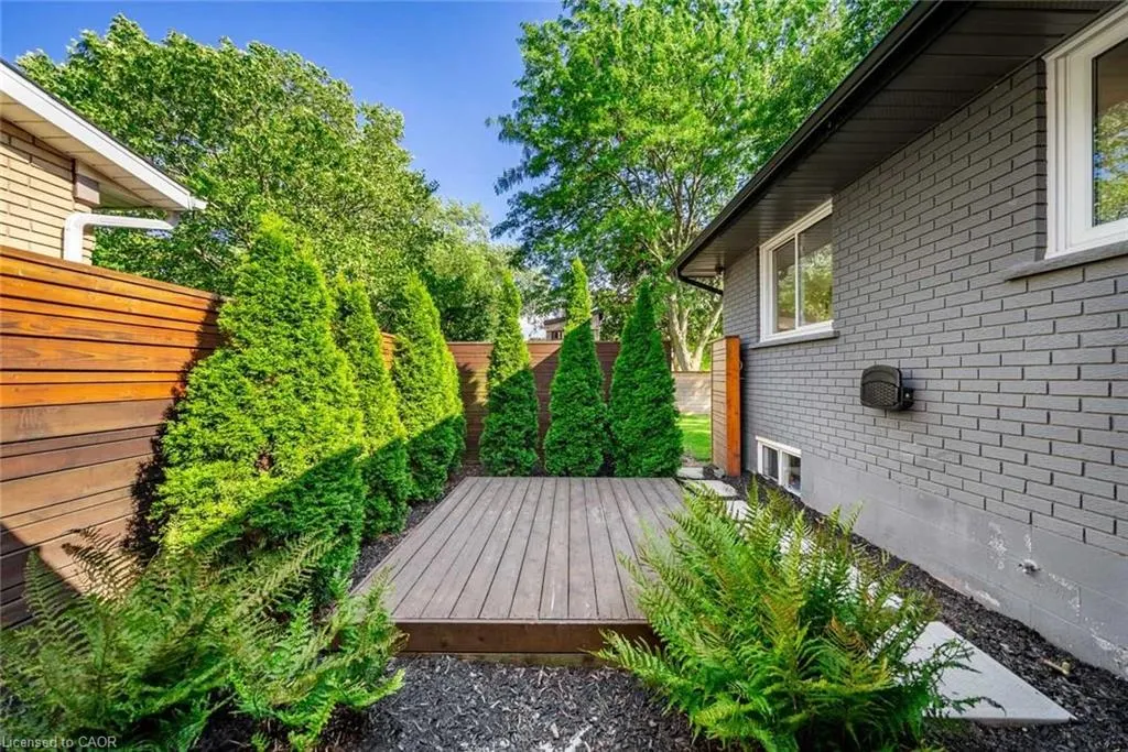 134 Fairwood Place W
