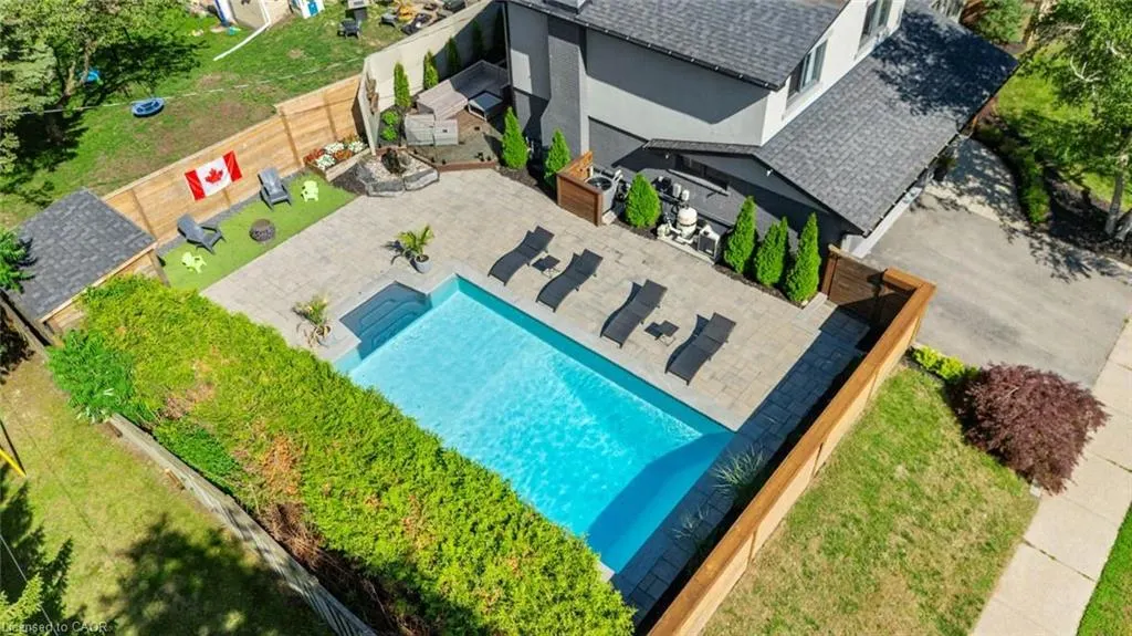 134 Fairwood Place W