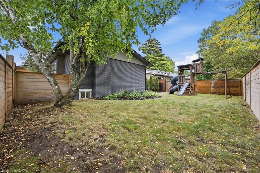 134 Fairwood Place W