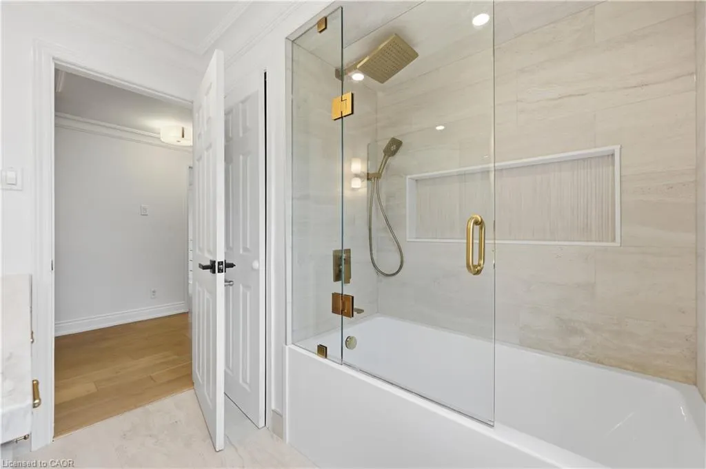 134 Fairwood Place W