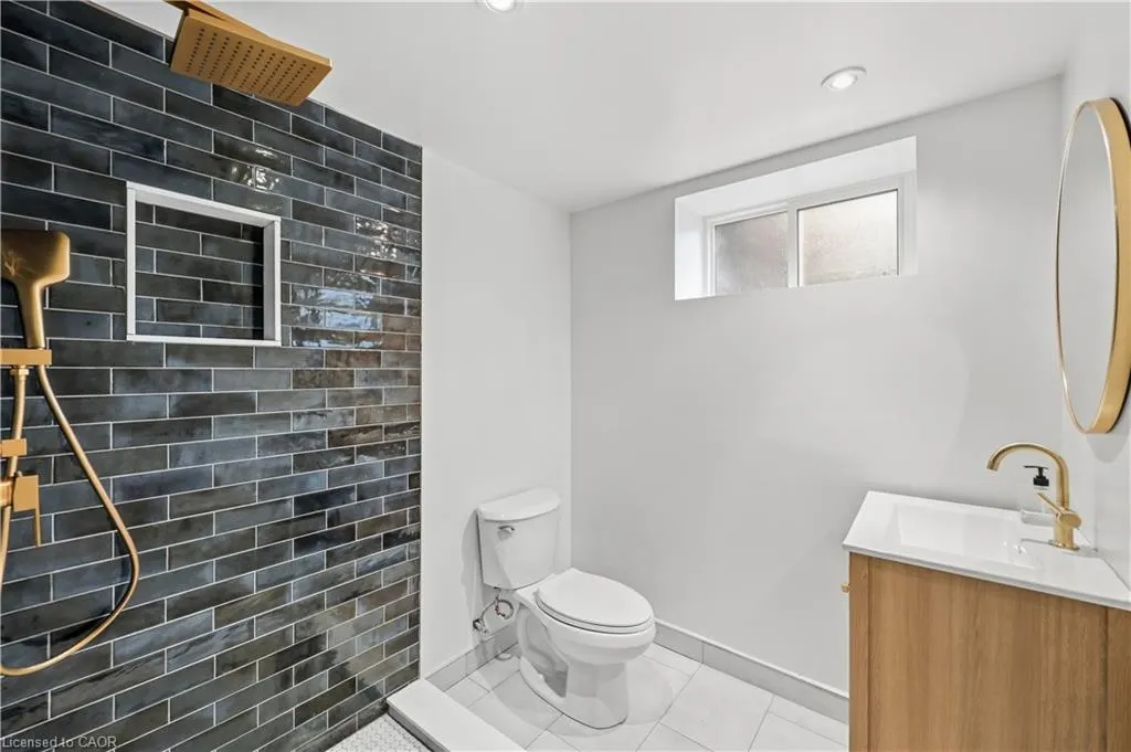 134 Fairwood Place W