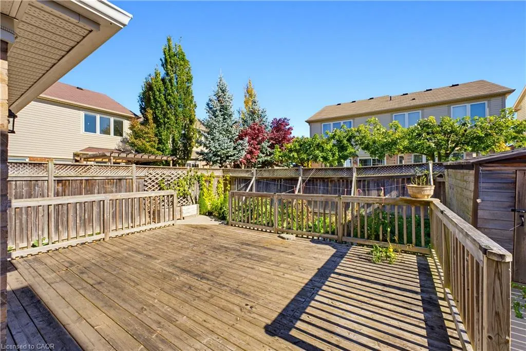 84 Holland Circle