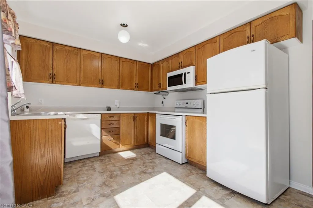 23 Madison Court W