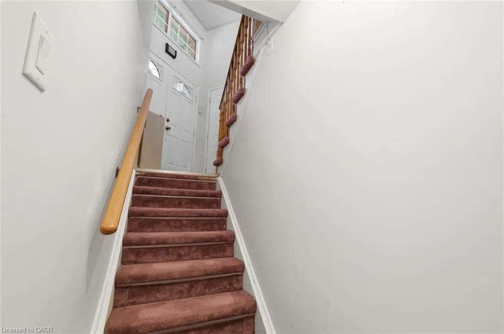 23 Madison Court W