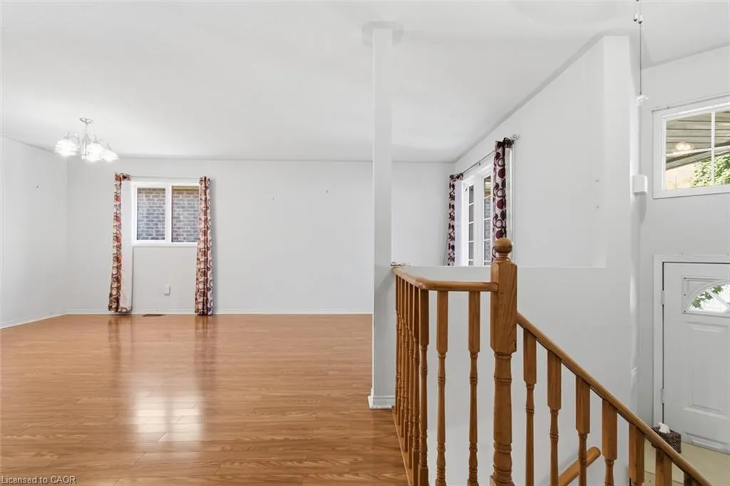 23 Madison Court W