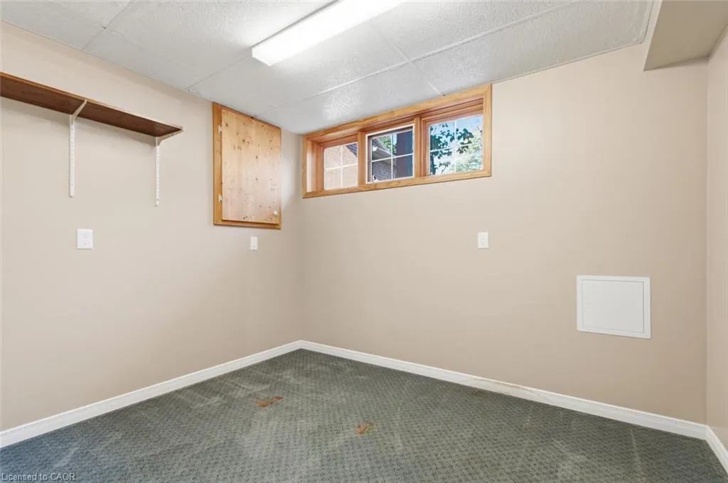 23 Madison Court W