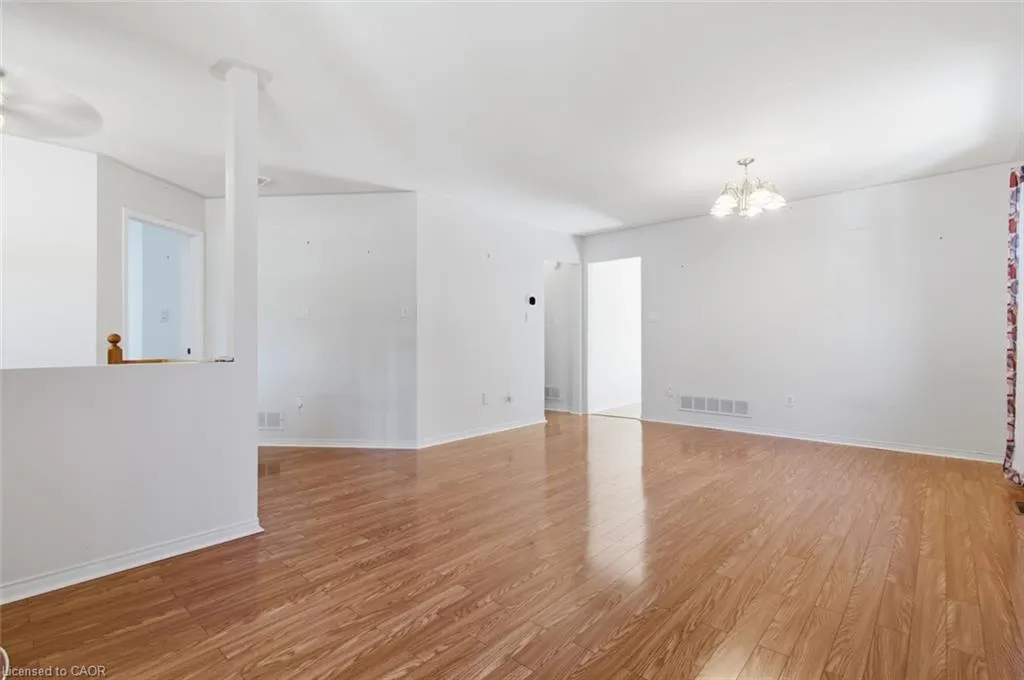 23 Madison Court W