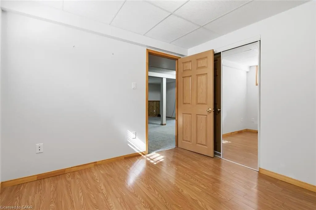 23 Madison Court W