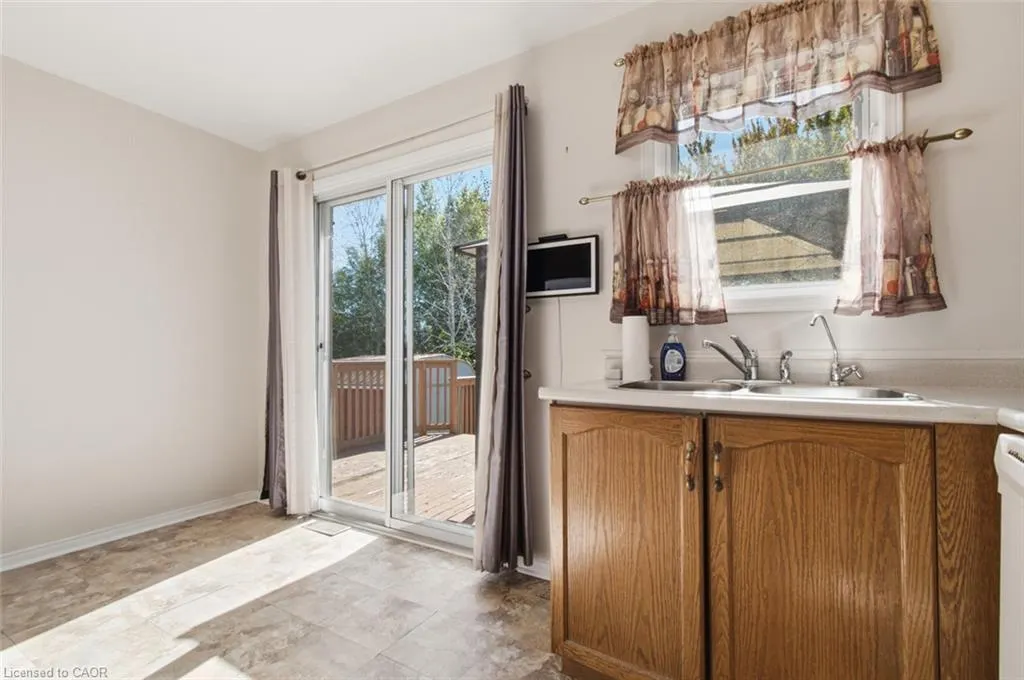 23 Madison Court W
