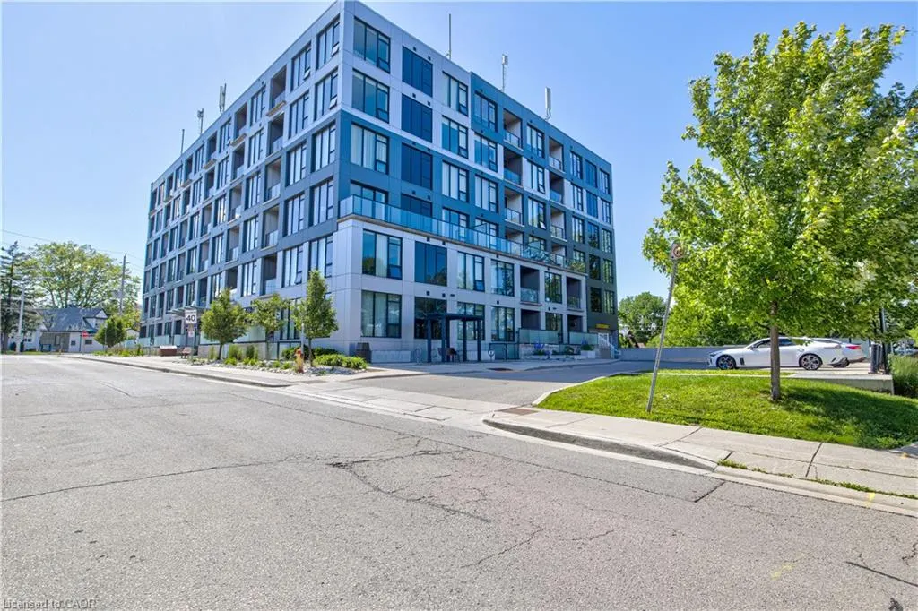 690 King Street W #118