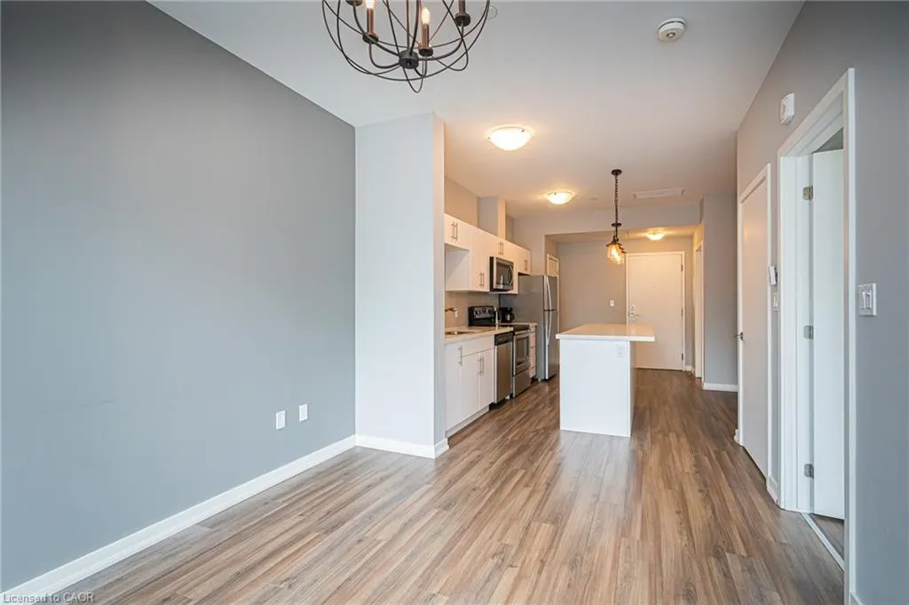 690 King Street W #118