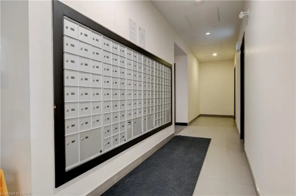 690 King Street W #118