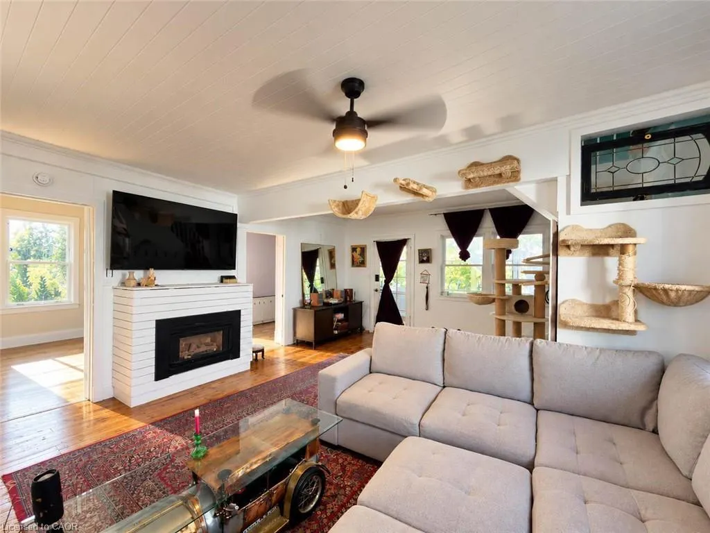 118 Lincoln Road E