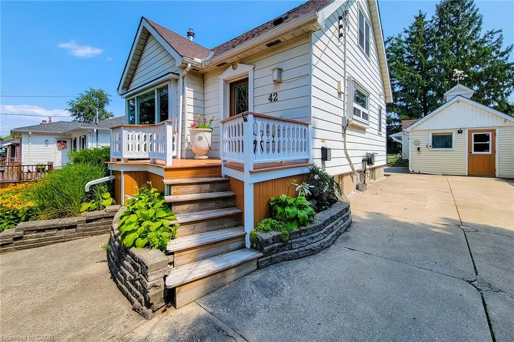 42 Lake Avenue N