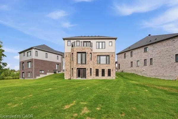 147 Ambrous Crescent