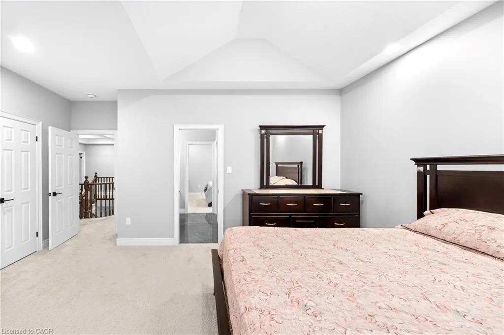 147 Ambrous Crescent