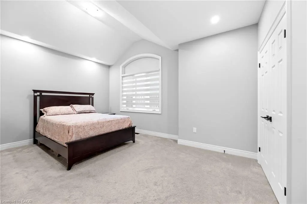 147 Ambrous Crescent