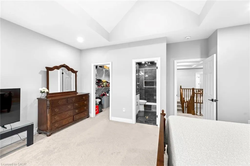 147 Ambrous Crescent