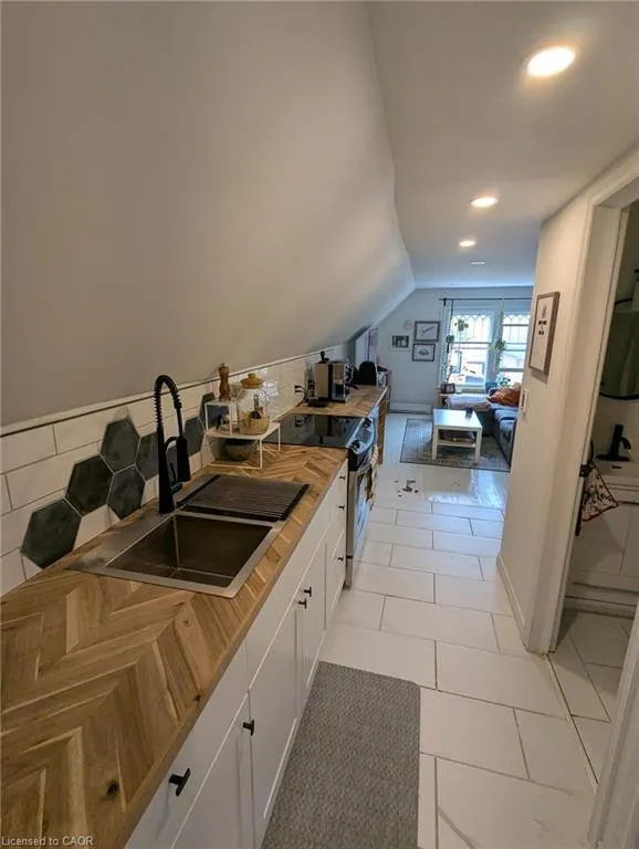209 George Street #3