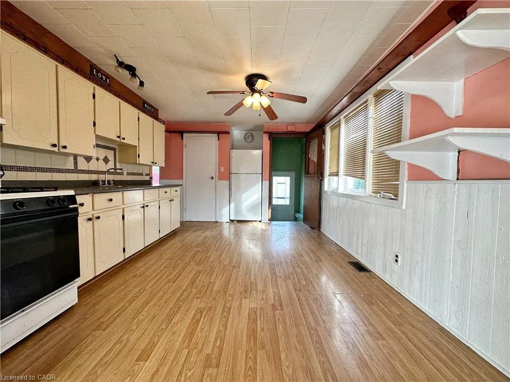 49 Ridge Road E