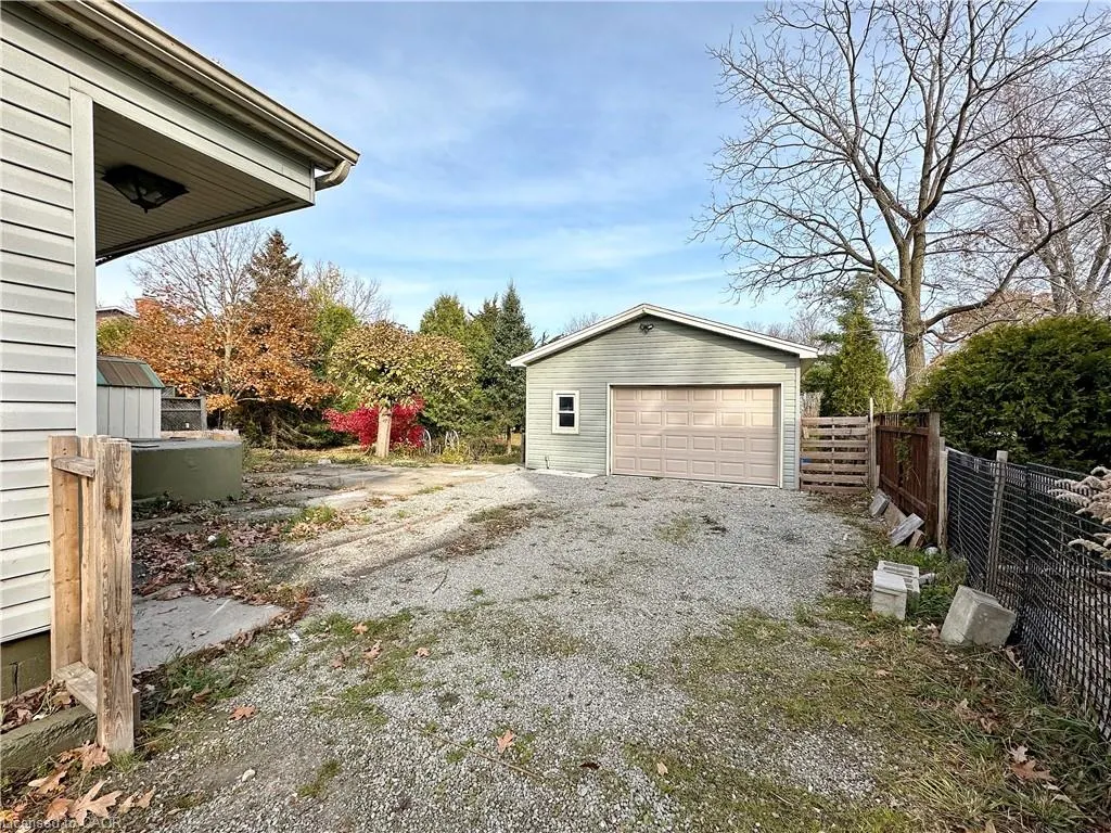 49 Ridge Road E