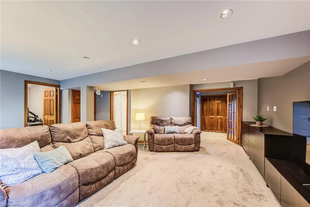 39 Oliver Court SE