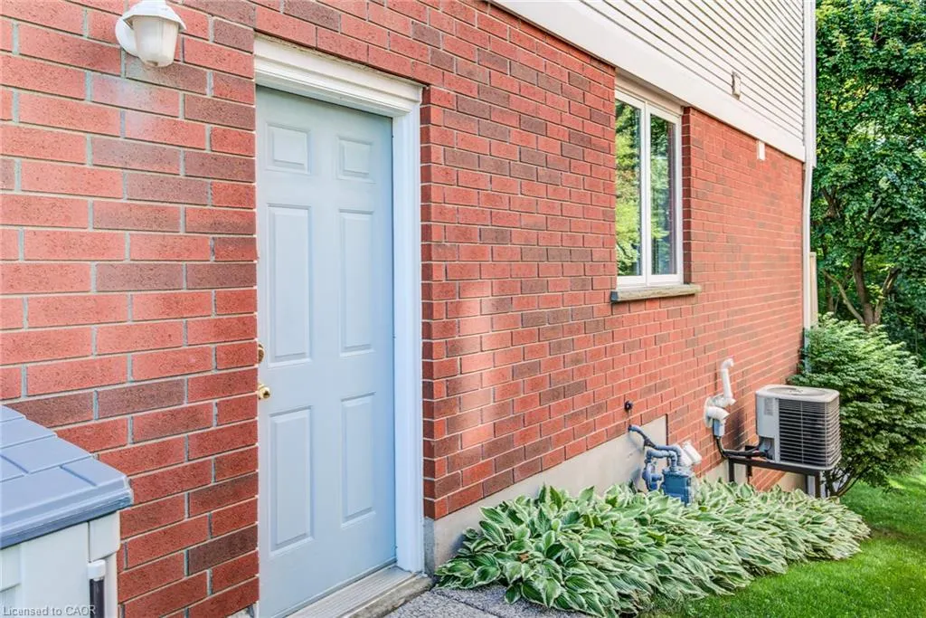 39 Oliver Court SE