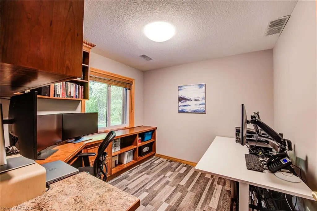 39 Oliver Court SE