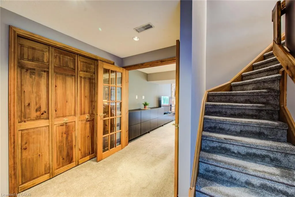 39 Oliver Court SE