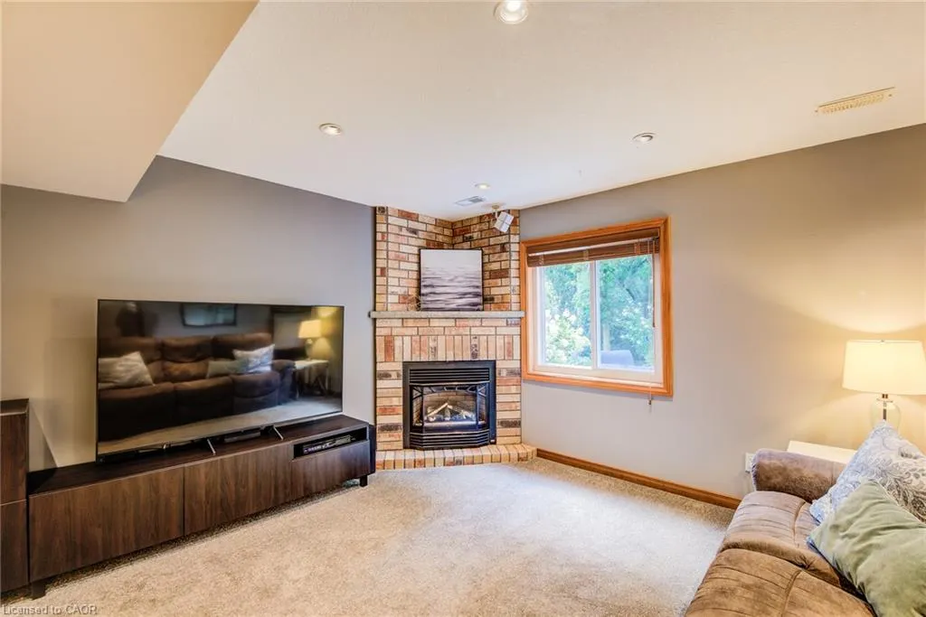 39 Oliver Court SE