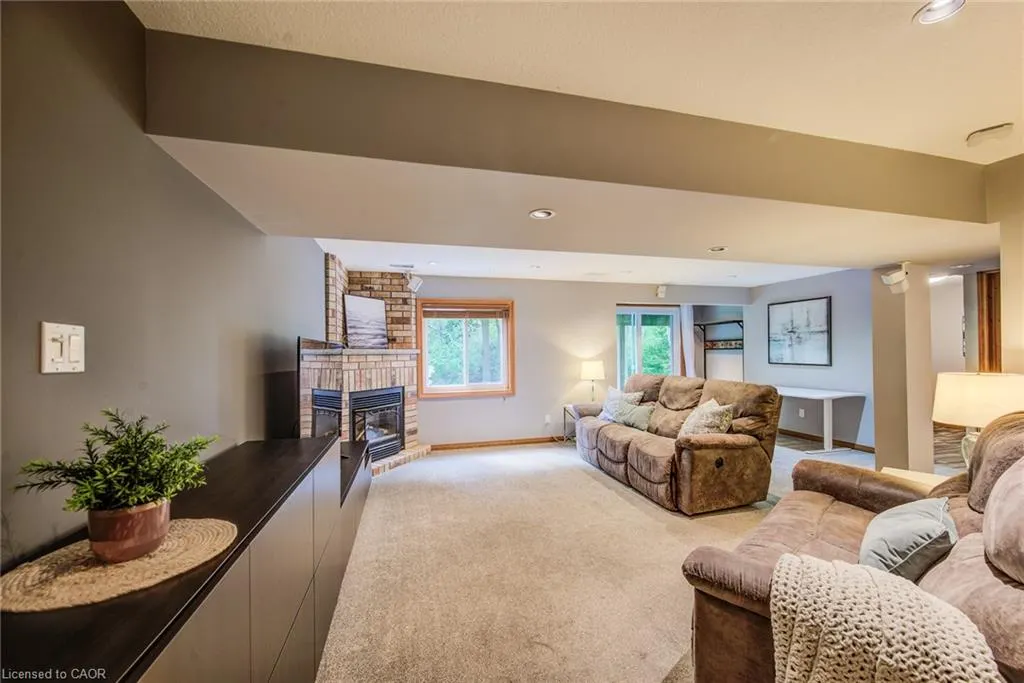 39 Oliver Court SE
