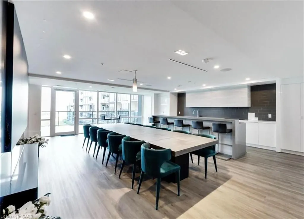 16 Concord Place #421