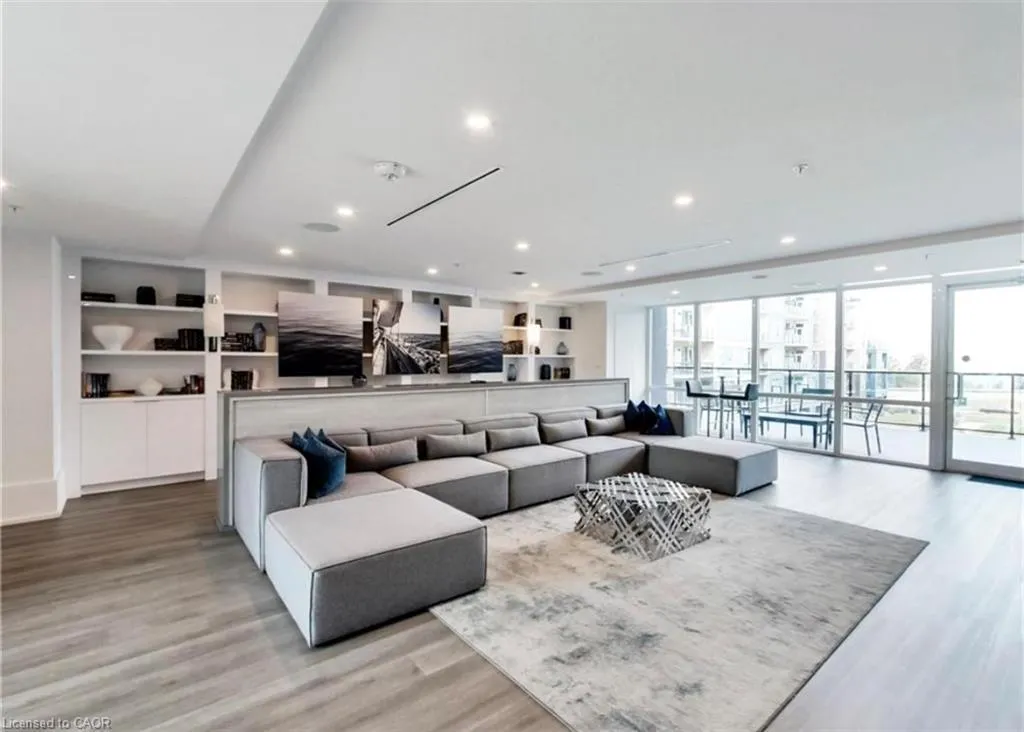 16 Concord Place #421