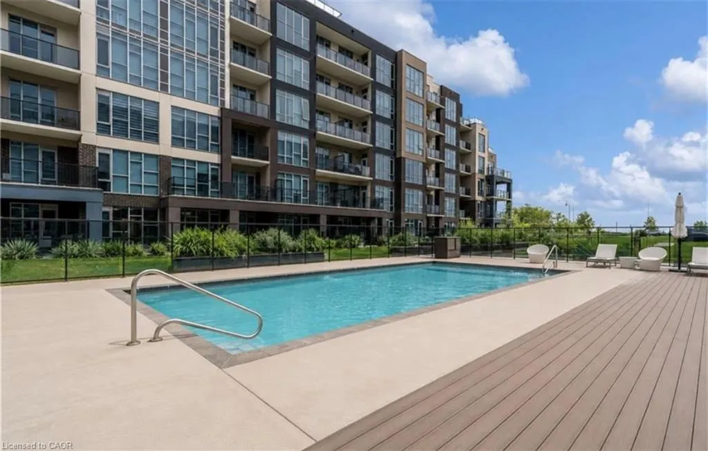 16 Concord Place #421