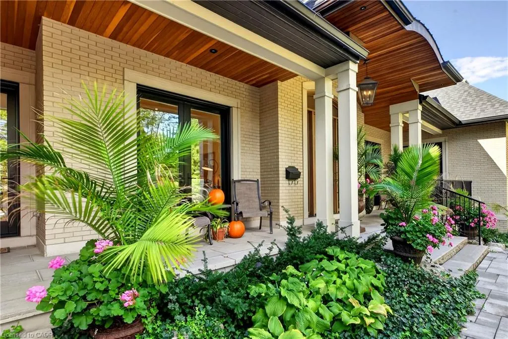368 Fourth Line