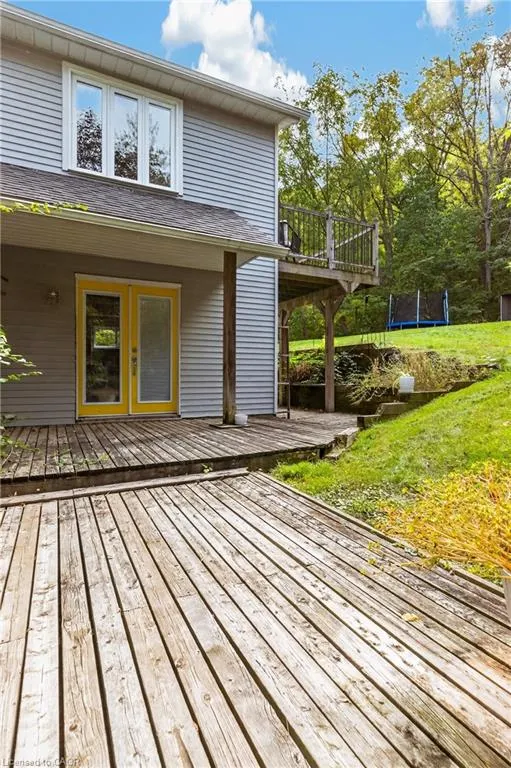 211 Main Street W