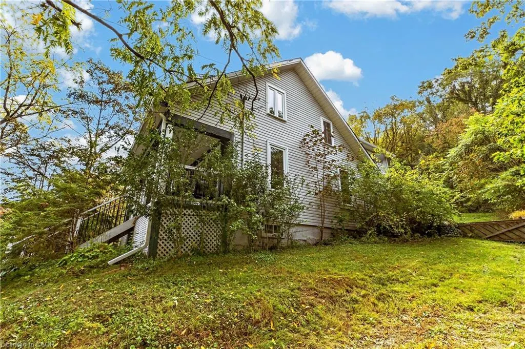 211 Main Street W