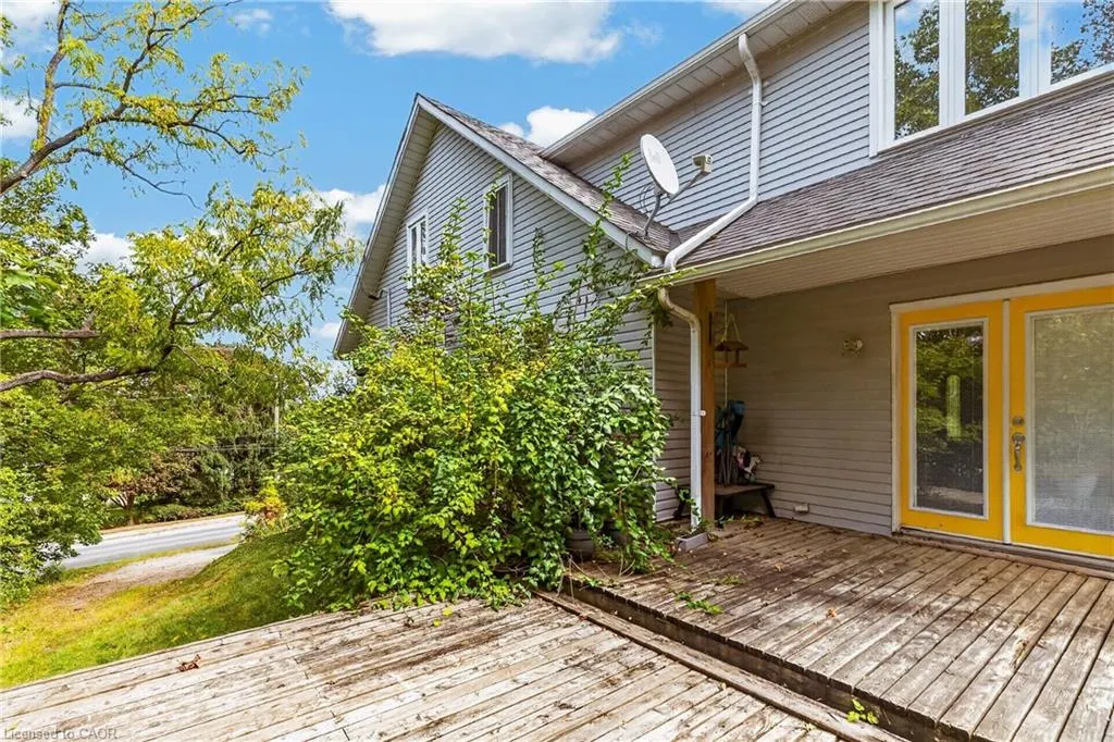 211 Main Street W