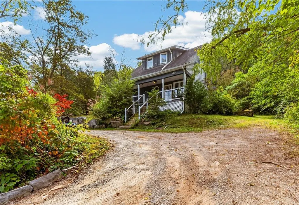 211 Main Street W