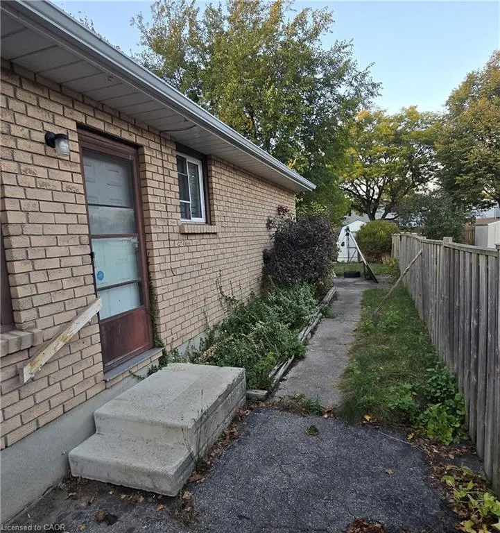 11 Debby Crescent