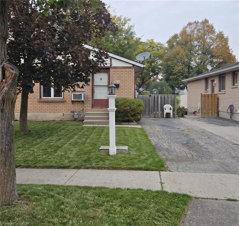 11 Debby Crescent