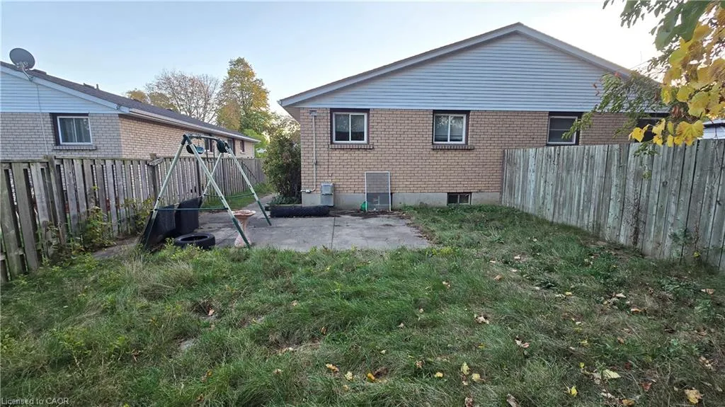11 Debby Crescent