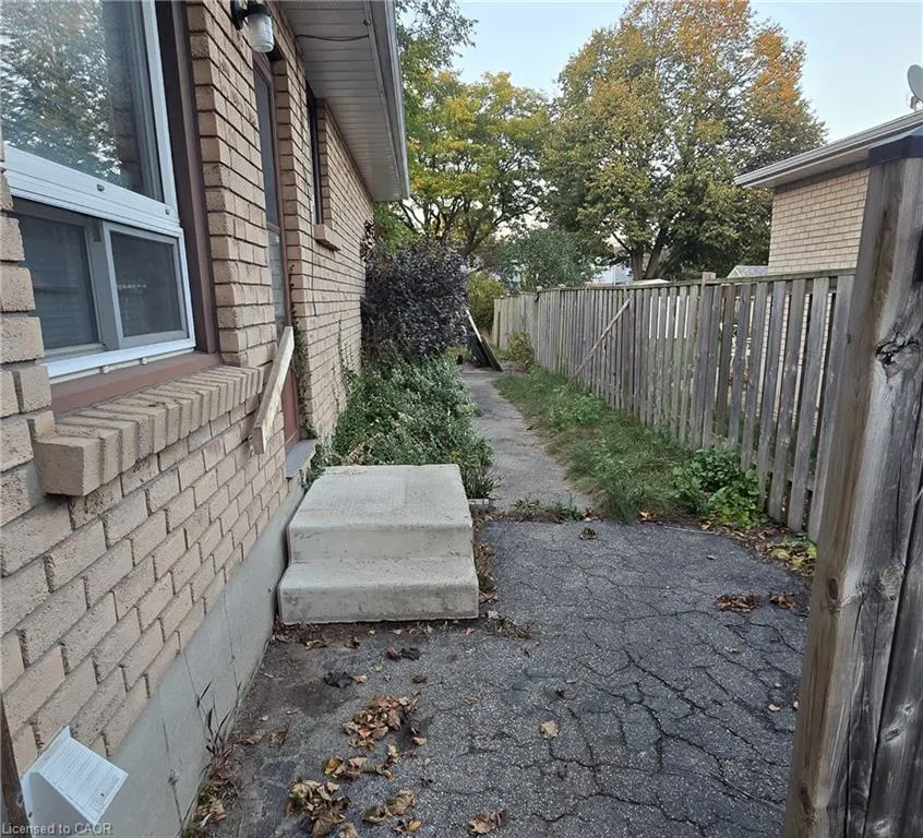 11 Debby Crescent