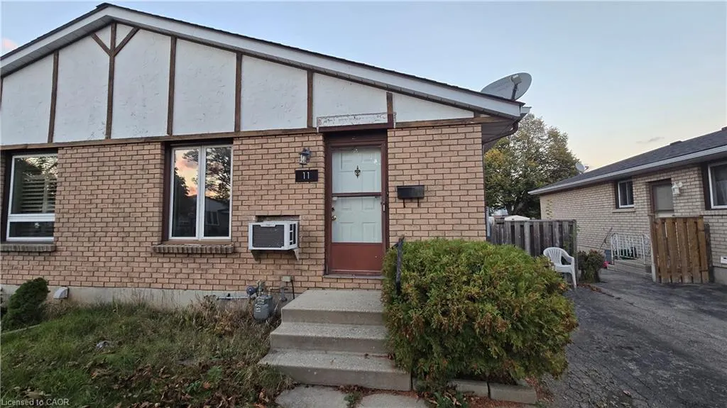 11 Debby Crescent