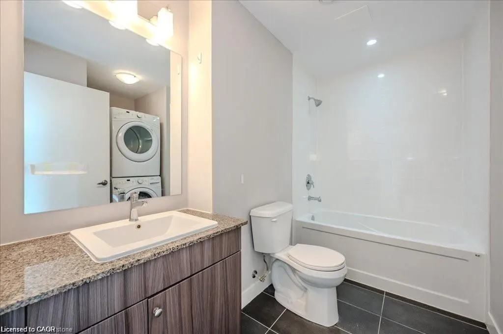 1 Victoria Street #811