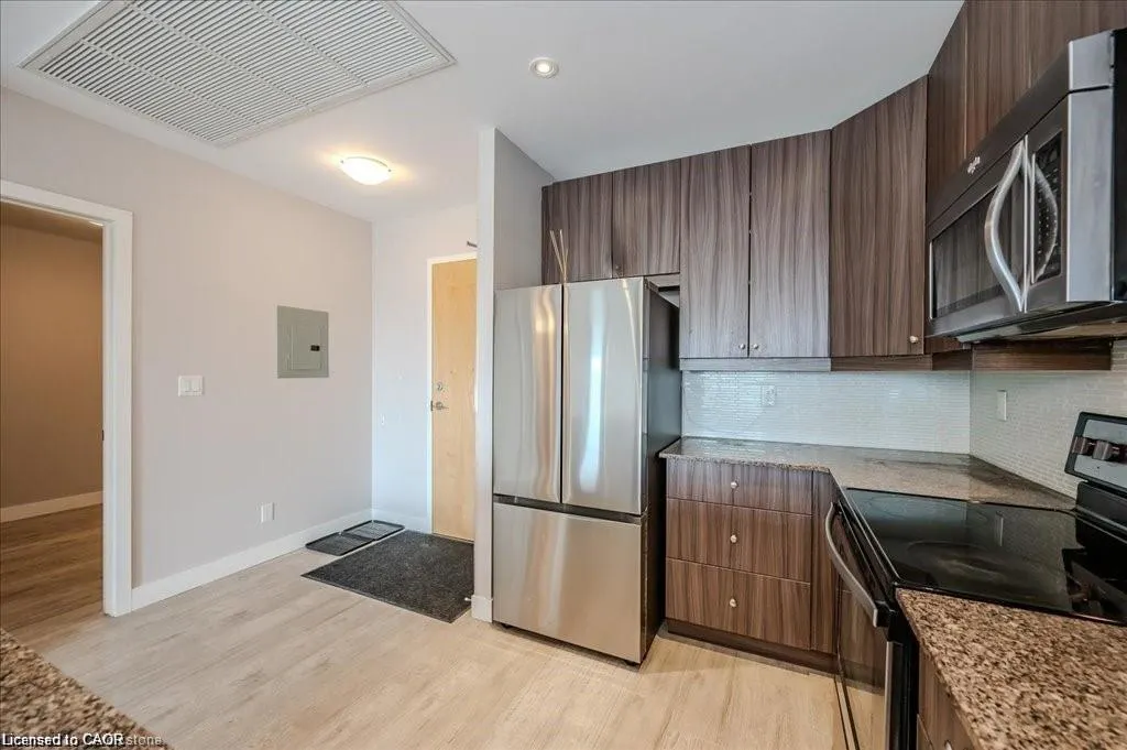 1 Victoria Street #811