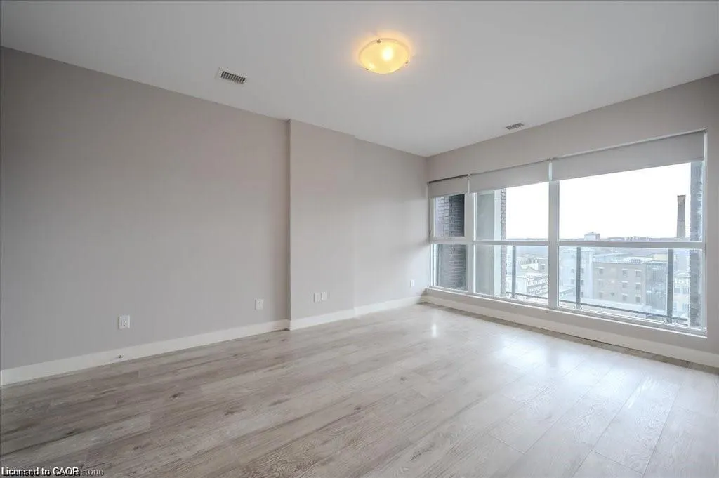 1 Victoria Street #811