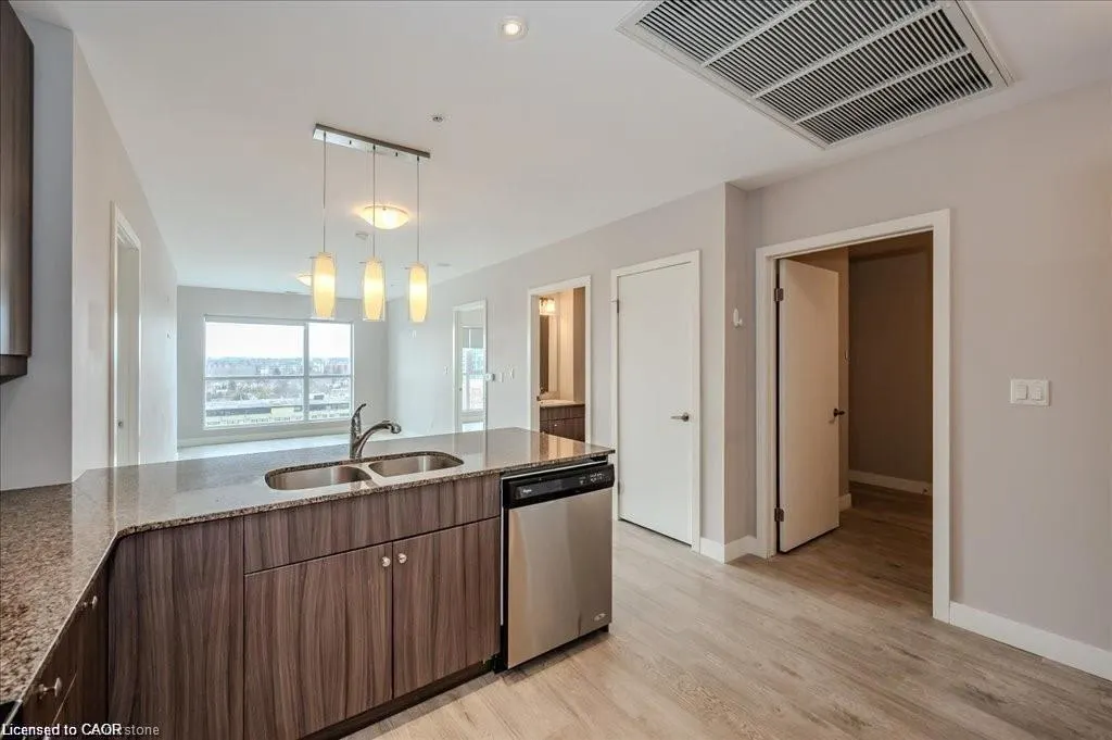 1 Victoria Street #811