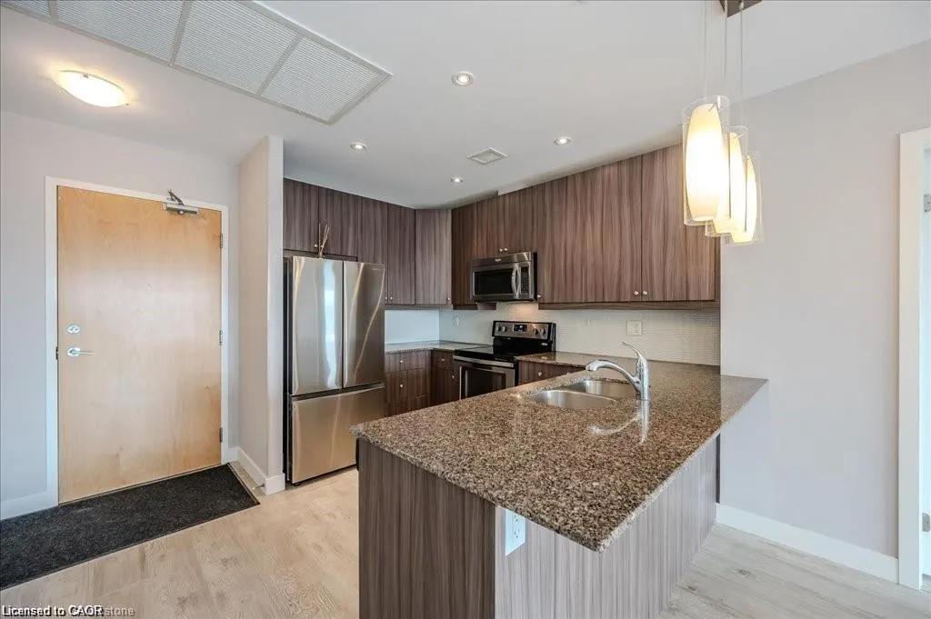 1 Victoria Street #811