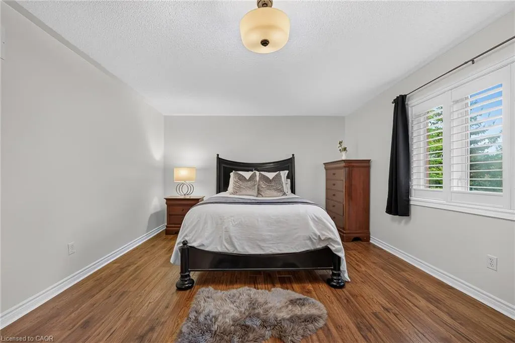 2447 Highmount Crescent